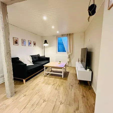 Le Triplex De *